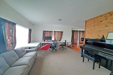 Photo of property in 16 Mallard Place, Unsworth Heights, Auckland, 0632