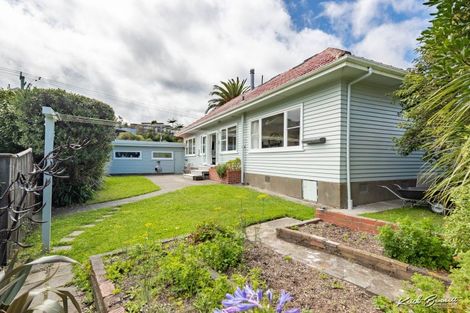 Photo of property in 39 Maungaraki Road, Korokoro, Lower Hutt, 5012