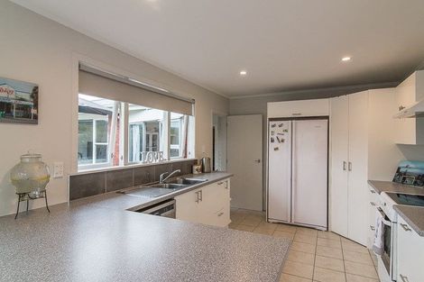 Photo of property in 16 Percival Road, Paraparaumu Beach, Paraparaumu, 5032