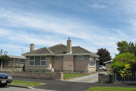 Photo of property in 17 Eglinton Street, Avondale, Christchurch, 8061
