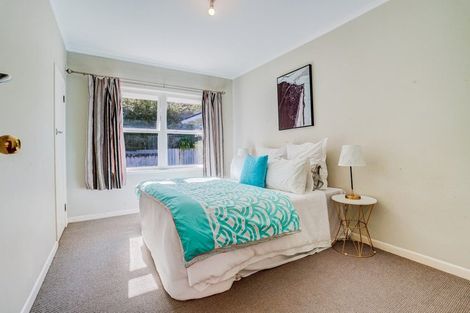 Photo of property in 242 Forrest Hill Road, Forrest Hill, Auckland, 0620