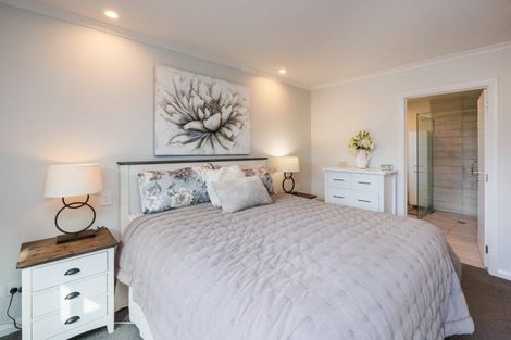 Photo of property in 6 Atlantic Drive, Fitzherbert, Palmerston North, 4410