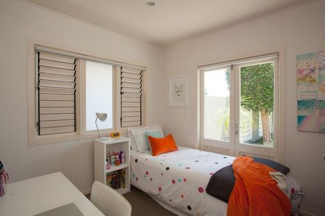 Photo of property in 8 Weona Place, Westmere, Auckland, 1022