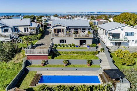 Photo of property in 11 Lawrence Road, Hospital Hill, Napier, 4110