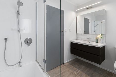 Photo of property in 17 Laurelwood Avenue, Pukekohe, 2120