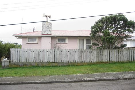 Photo of property in 21 Barclay Street, Newlands, Wellington, 6037