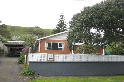 Photo of property in 75 Pioneer Road, Moturoa, New Plymouth, 4310