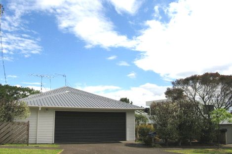 Photo of property in 14 Heath Avenue, Northcote, Auckland, 0627