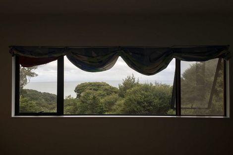 Photo of property in 2 Shirley Road, Parau, Auckland, 0604