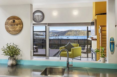 Photo of property in 118 Breaker Bay Road, Breaker Bay, Wellington, 6022