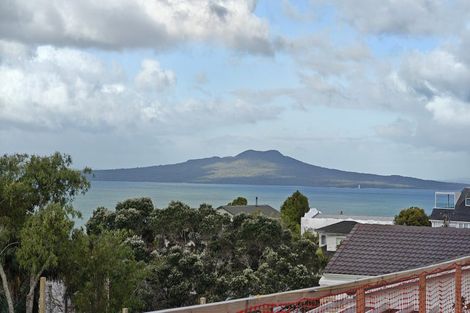 Photo of property in 4/73 Castor Bay Road, Castor Bay, Auckland, 0620