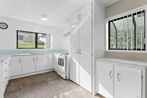 Photo of property in 2 Sheehan Road, Te Atatu South, Auckland, 0610