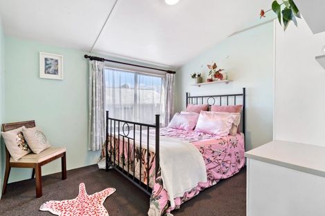Photo of property in 25 Denarius Lane, Glendene, Auckland, 0602