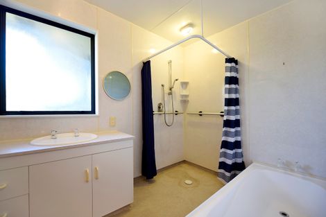 Photo of property in 2 Harcourt Place, Wakefield, 7025