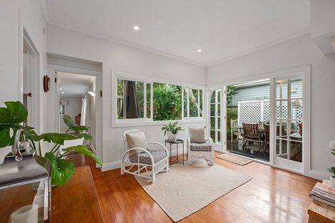 Photo of property in 15 Duders Avenue, Devonport, Auckland, 0624