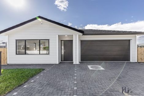 Photo of property in 9 Konoba Avenue, Kumeu, 0810