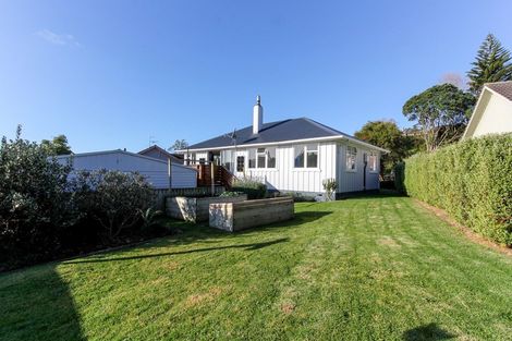 Photo of property in 12 Marton Place, Marfell, New Plymouth, 4310