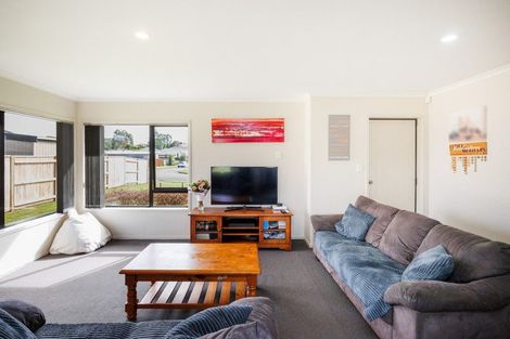 Photo of property in 15 Chestnut Close, Kelvin Grove, Palmerston North, 4414