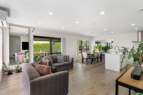 Photo of property in 2/36 Browns Bay Road, Rothesay Bay, Auckland, 0630