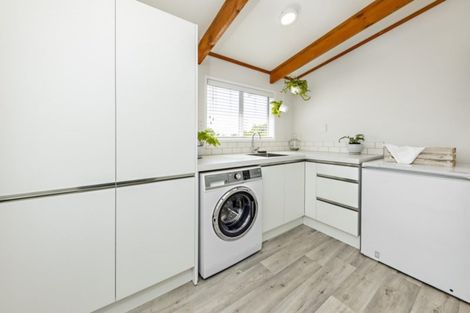 Photo of property in 8a Commissariat Road, Mount Wellington, Auckland, 1060