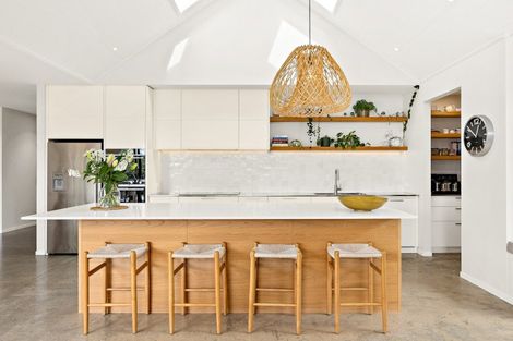 Photo of property in 75 Sandpiper Avenue, Point Wells, 0986