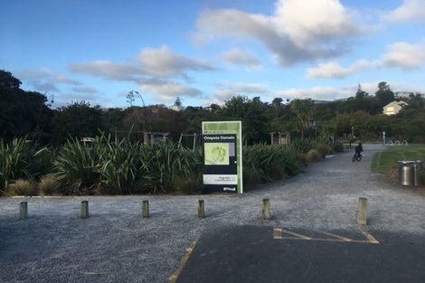 Photo of property in 28 Howard Road, Northcote, Auckland, 0627