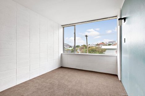 Photo of property in Beresford Apartments, 7/118 Russell Terrace, Berhampore, Wellington, 6023