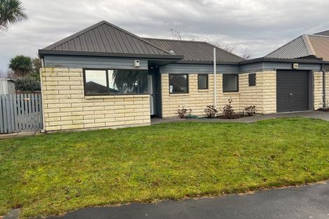 Photo of property in 2/2 Wakelin Place, Redwood, Christchurch, 8051