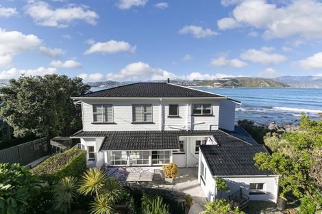 Photo of property in 281 Queens Drive, Lyall Bay, Wellington, 6022