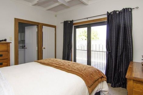 Photo of property in 12 Napier Road, Terrace End, Palmerston North, 4410