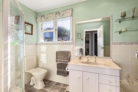 Photo of property in 51 Oakleigh Street, Maungaraki, Lower Hutt, 5010