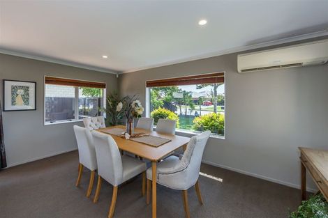 Photo of property in 8 Springside Place, Redwood, Christchurch, 8051