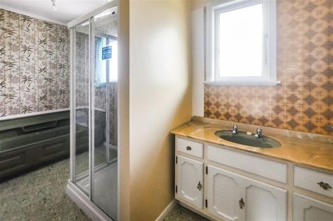 Photo of property in 40 Godley Road, Green Bay, Auckland, 0604