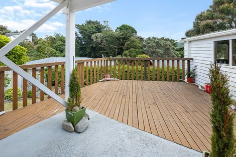 Photo of property in 12 Catherine Crescent, Paparangi, Wellington, 6037