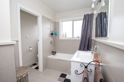 Photo of property in 61a Pipiroa Road, Ngatea, 3503