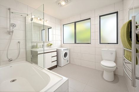 Photo of property in 140d Hepburn Road, Glendene, Auckland, 0602