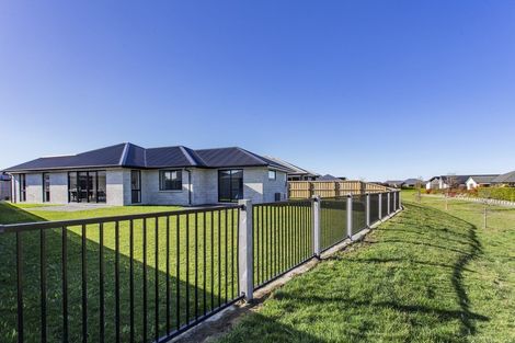 Photo of property in 12 Deans Place, Amberley, 7410