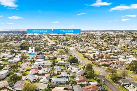 Photo of property in 123 Riverpark Crescent, Henderson, Auckland, 0610