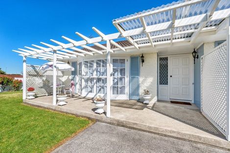 Photo of property in 5 Rene Place, Sunnyhills, Auckland, 2010
