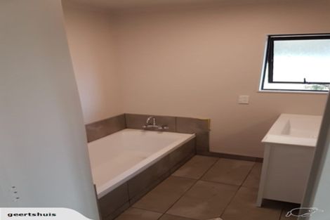 Photo of property in 323 South Head Road, South Head, Helensville, 0874