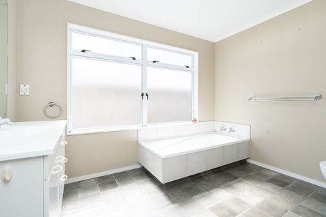 Photo of property in 2 Masters Avenue, Hillcrest, Hamilton, 3216