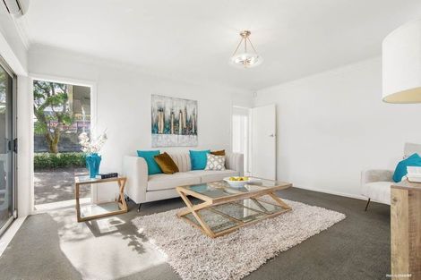 Photo of property in 544 Glenfield Road, Glenfield, Auckland, 0629