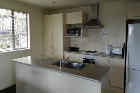 Photo of property in 8d Schnapper Rock Road, Schnapper Rock, Auckland, 0632