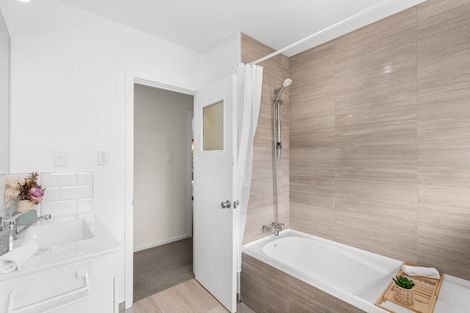 Photo of property in 37 Burnside Crescent, Burnside, Christchurch, 8053