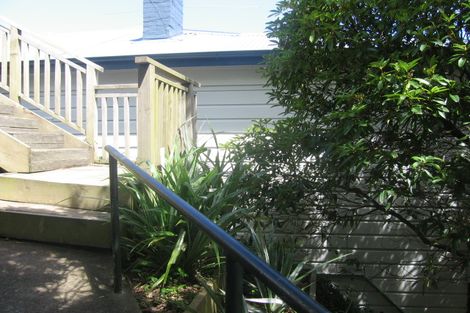 Photo of property in 53 Fairview Crescent, Kelburn, Wellington, 6012
