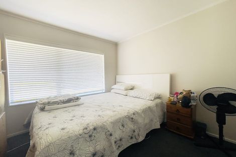 Photo of property in 1 Mellefont Close, East Tamaki Heights, Auckland, 2016