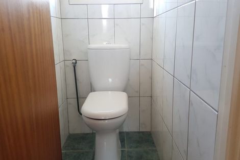 Photo of property in 3/4 Pomaria Road, Henderson, Auckland, 0610