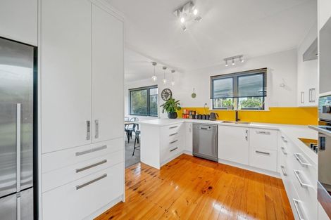 Photo of property in 10 Beaumont Crescent, Frankleigh Park, New Plymouth, 4310