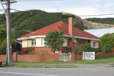 Photo of property in 28 Hinemoa Street, Paraparaumu, 5032