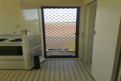 Photo of property in 1/15 Roberts Avenue, Bayswater, Auckland, 0622